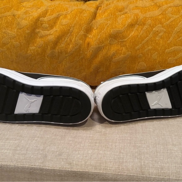 PUMA Size 10 Platform Sneakers. Worn Once. Excellent Condition! - Picture 5 of 6